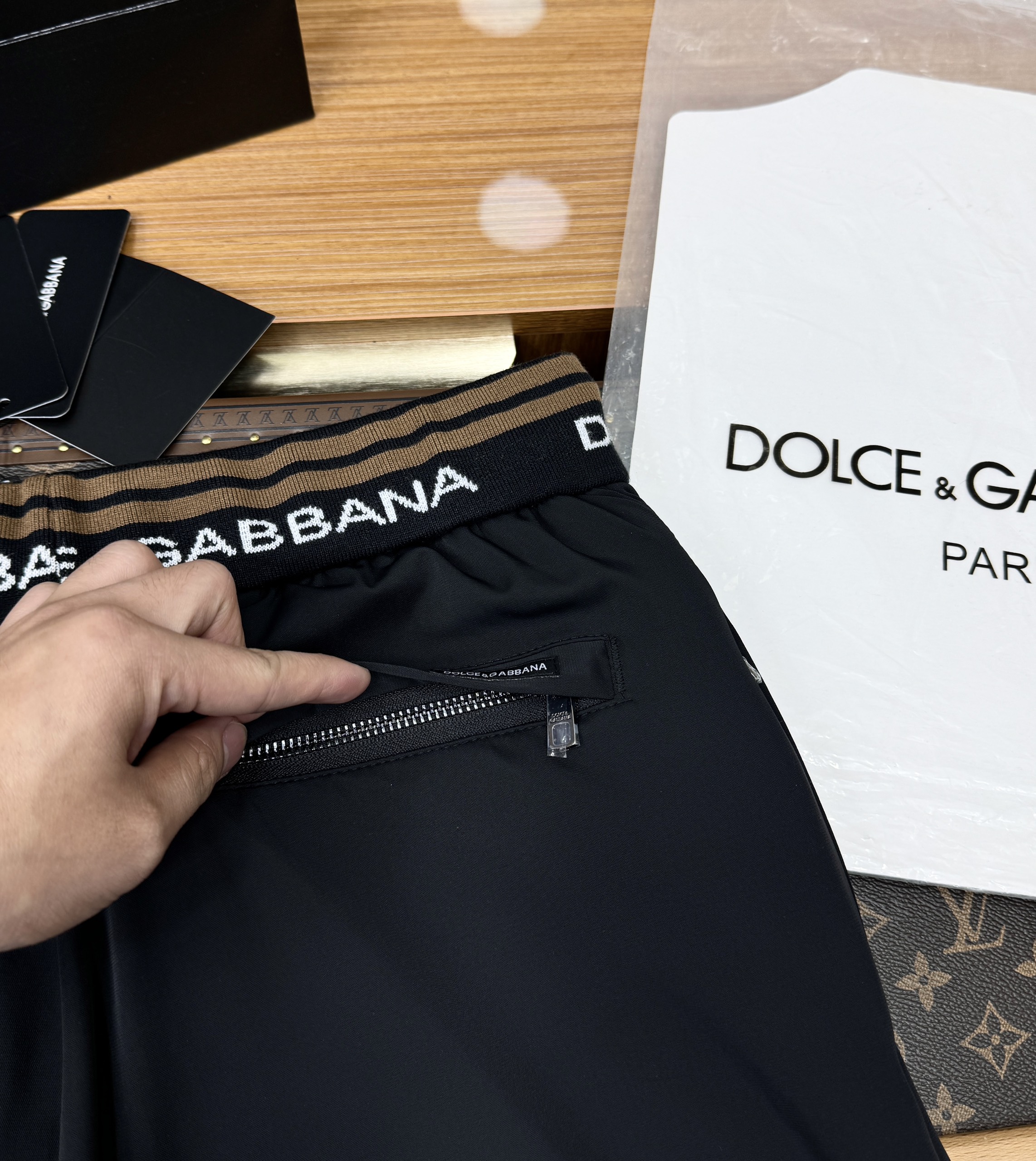 Quần short gió Dolce Gabbana DG logo tag vuông check cạp Like Auth 1-1 on web CD MK